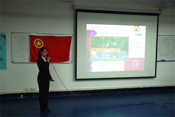 15级物理团支部在展评ppt.jpg